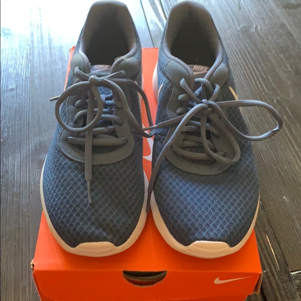 Nike Tennis Shoes
